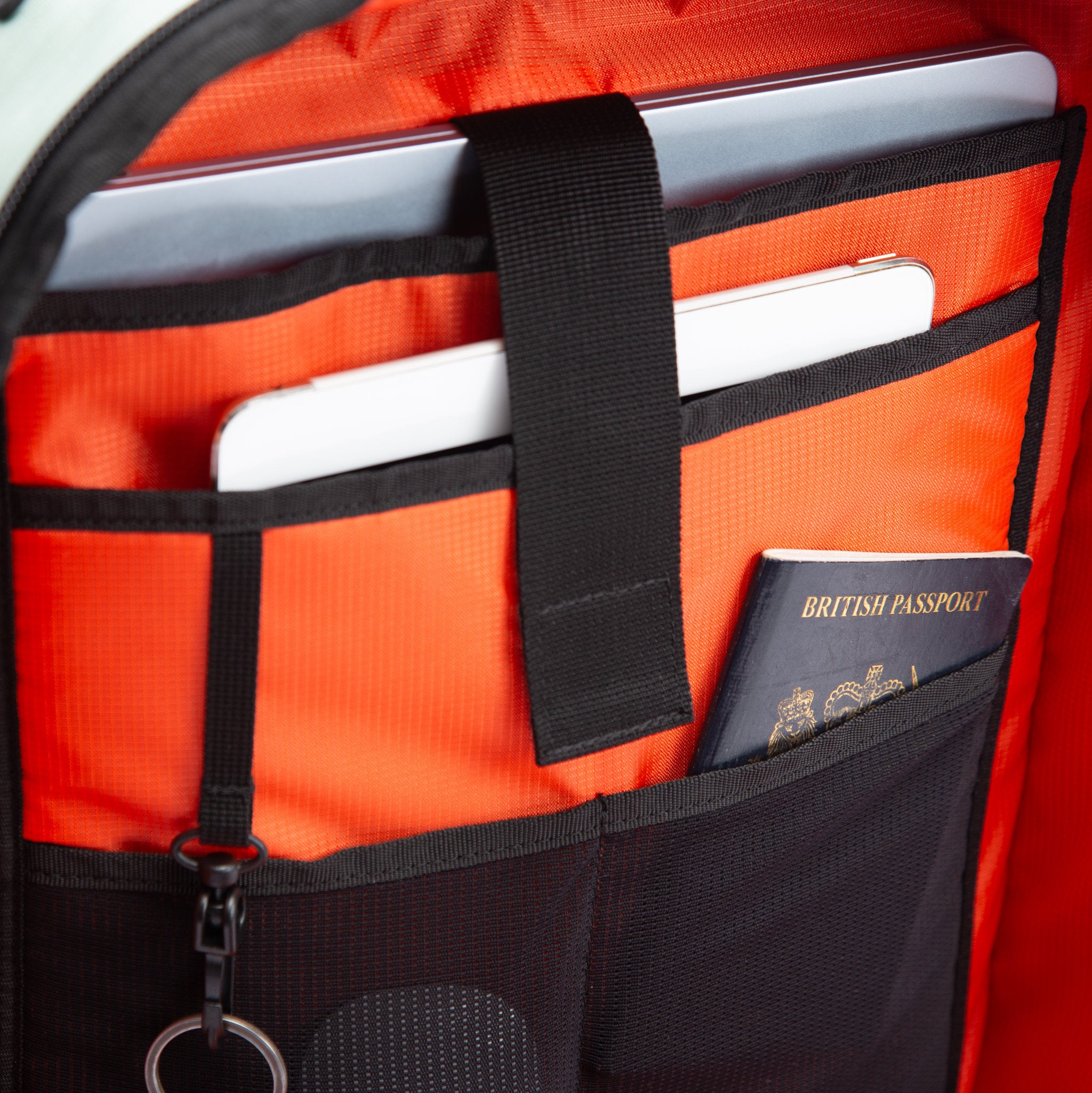 15" Laptop Compartment